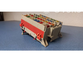 Блок предохранителей  9162439   Volvo V70    