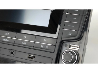 Радио/ проигрыватель CD/DVD / навигация