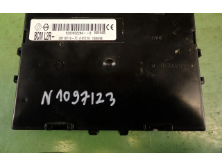 Блок комфорта 8200652284--B Renault Clio III