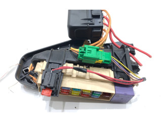 Блок предохранителей     Renault Clio III    