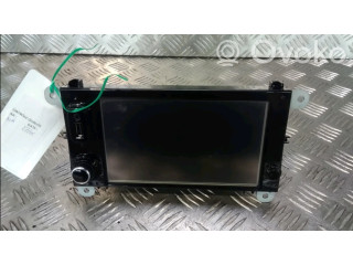 Радио/ проигрыватель CD/DVD / навигация