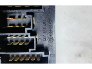 Блок предохранителей  357937039   Volkswagen Transporter - Caravelle T4    