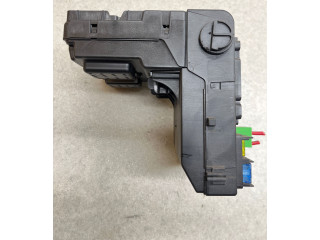 Блок предохранителей 30765646, 06W133   Volvo V70    