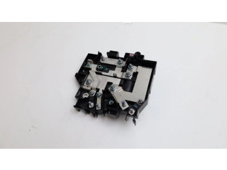 Блок предохранителей 8889877787, 32265898 Lynk & co 01