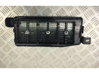 Блок предохранителей 95471067 Vauxhall Antara