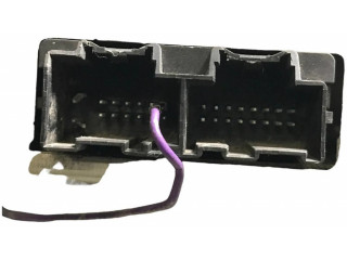 Радио/ проигрыватель CD/DVD / навигация