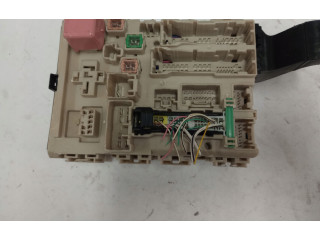 Pojistková skříňka 8273005j60 Toyota Avensis T270 2016