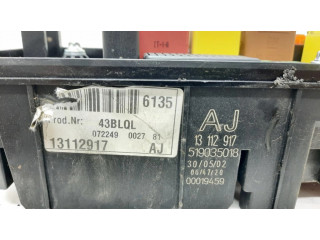 Блок предохранителей 13112917, 519035018 Opel Vectra C