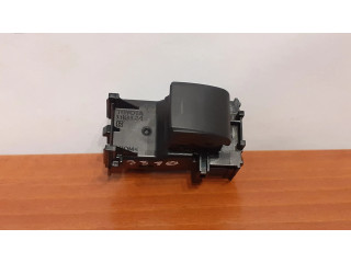 Кнопка крюка в багажнике