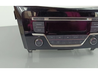 Радио/ проигрыватель CD/DVD / навигация