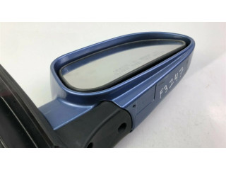 Боковое стекло в середине кузова