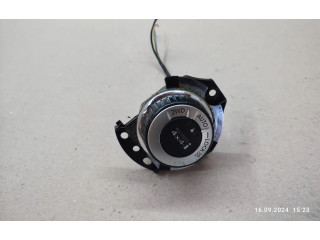 Pojistková skříňka Включатель блокировки дифференциалов 969U74CE2A Nissan X-Trail T32 2016