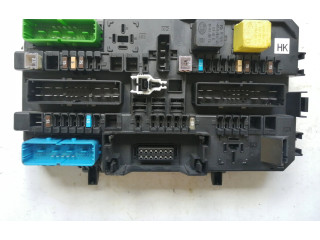 Блок предохранителей 13206762 Vauxhall Astra H