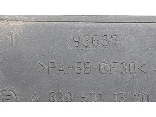 Другая деталь отсека двигателя