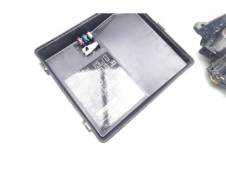 Блок предохранителей MR400709 Mitsubishi Outlander