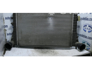 Радиатор интеркулера    Volkswagen Golf VI      