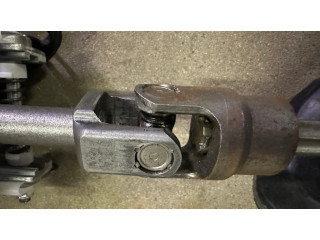 Крестовидная связь оси рулевого колеса