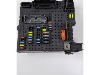 Блок предохранителей 8676391 Volvo S60