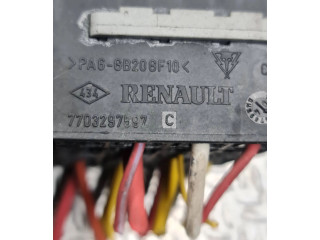 Блок предохранителей 7703297597 Renault Clio II