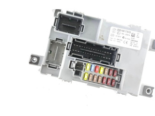 Блок предохранителей 00519217570, 28340956 Opel Combo D