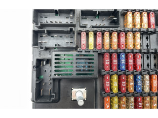 Блок предохранителей 2W9314A073CE, 2W9314A073CE Jaguar XJ X350