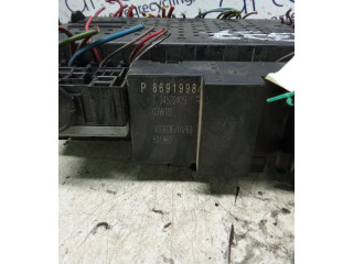 Блок предохранителей 8691998   Volvo XC90    