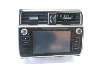 Радио/ проигрыватель CD/DVD / навигация