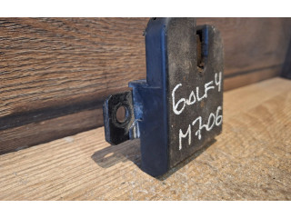 Замок багажника 1J6827505B    Volkswagen Golf IV 1998 - 2005 года