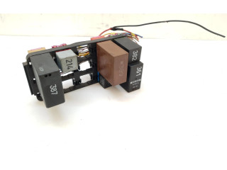   Pojistková skříňka 4A09077440, 4A09077440   Audi A8 S8 D2 4D 1998