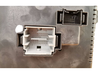 Блок предохранителей 8676391, 12217799 Volvo XC90