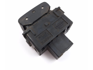 Блок управления центрального замка Nissan Pathfinder R51