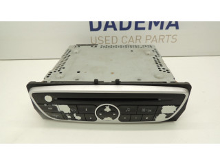 Радио/ проигрыватель CD/DVD / навигация