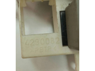 Блок предохранителей 4230082 Saab 9-5