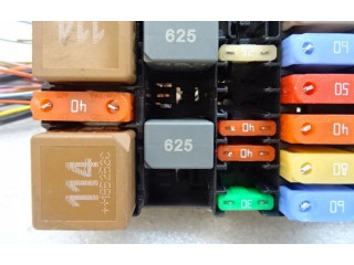 Блок управления двигателем Блок управления 9804848580   Opel Combo E