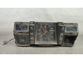 Přístrojová deska Nissan PickUp Y720 1981