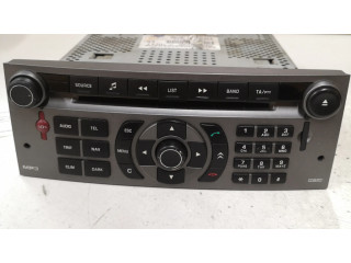 Радио/ проигрыватель CD/DVD / навигация