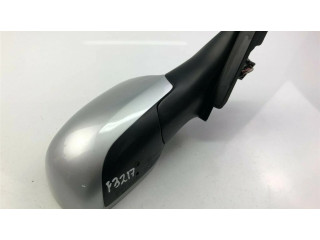 Боковое стекло в середине кузова