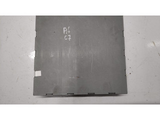 Радио/ проигрыватель CD/DVD / навигация