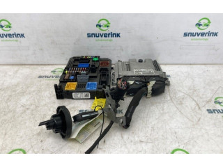 Блок управления двигателя 9664486680, 9840853180   Opel Combo E