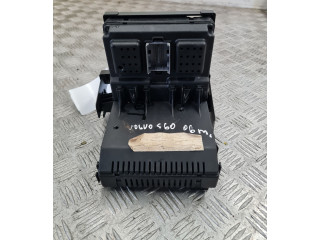 Блок предохранителей 30765149 Volvo S60