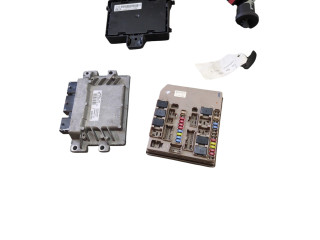 Комплект блоков управления 8200522357   Renault Clio III