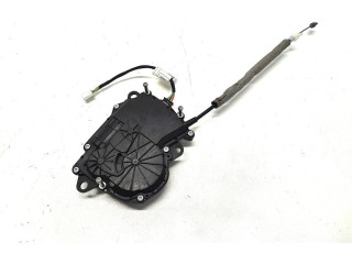 Zámek zadních dveří 737400610 BMW X1 F48 F49 2017