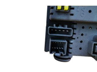 Блок предохранителей 8676391, 12217799 Volvo XC90