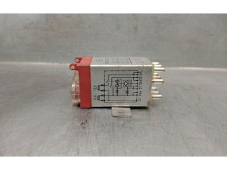 Блок предохранителей 2015403745, 897236000   Mercedes-Benz E W124    