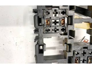 Блок предохранителей  443937527, 443937527   Audi A6 S6 C5 4B    