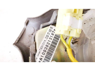 Подушка безопасности водителя c10057k00 Mazda Premacy