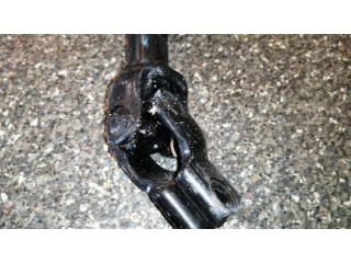 Крестовидная связь оси рулевого колеса