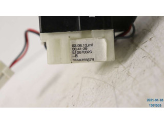 Ручка стеклоочистителей 8201168016   Renault Clio IV