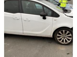 Блок управления двигателя 55583654   Opel Meriva B