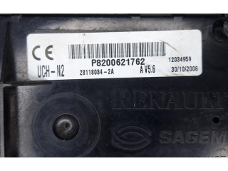 Блок предохранителей P8200621762   Renault Clio II    